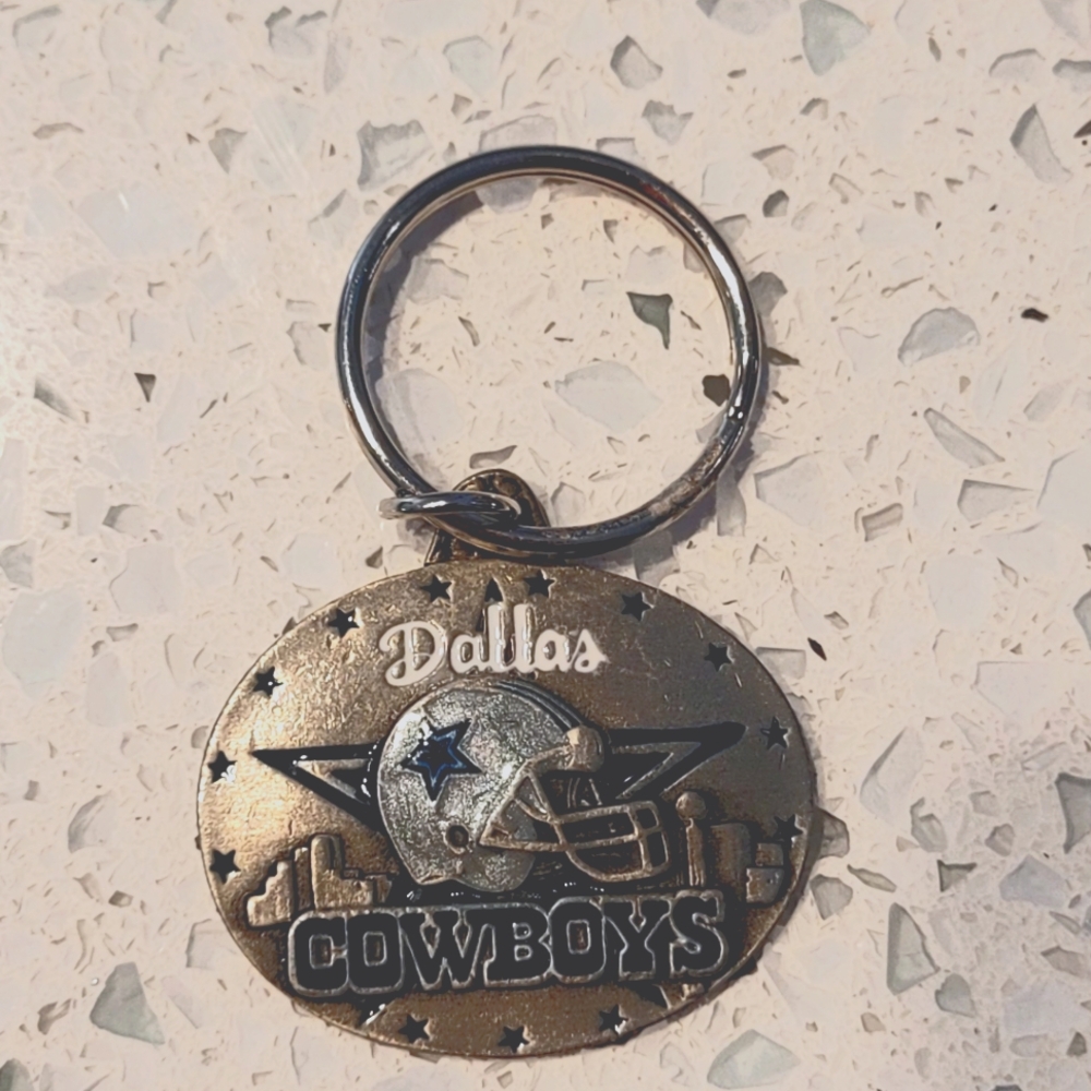 Siskiyou Buckle Co 1997 Vintage NFL Dallas Cowboys Key Ring 3D. Excellent condit